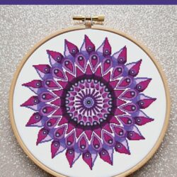 Teardrops Paars mandala borduurpatroon ***